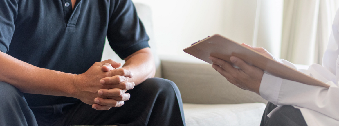 Patient receiving evaluation from Doctor